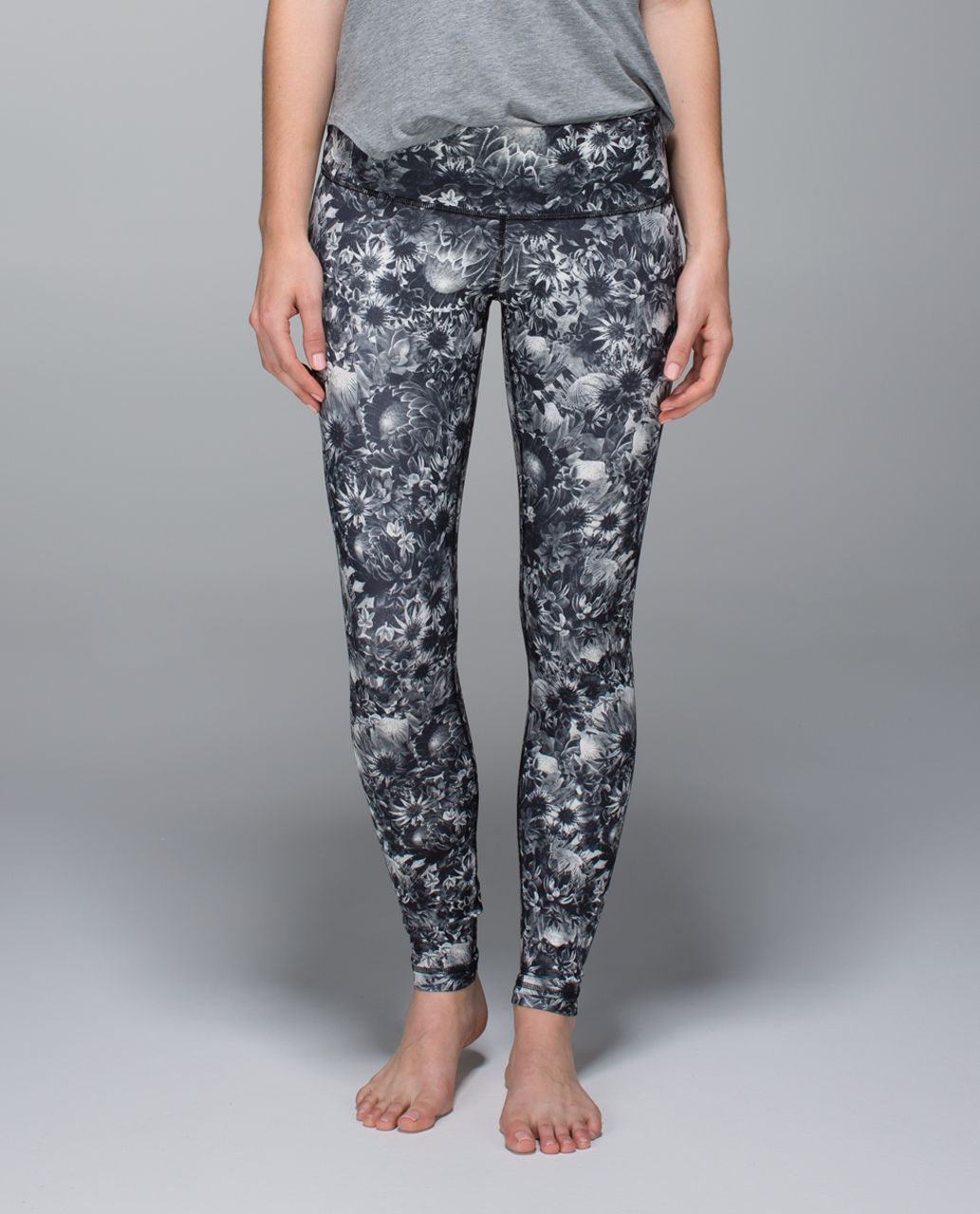 Lululemon Wunder Under Crop II Pretty Plume Angel Wing Black 6 Gray White  Size 4 - $32 - From Gulfcoast