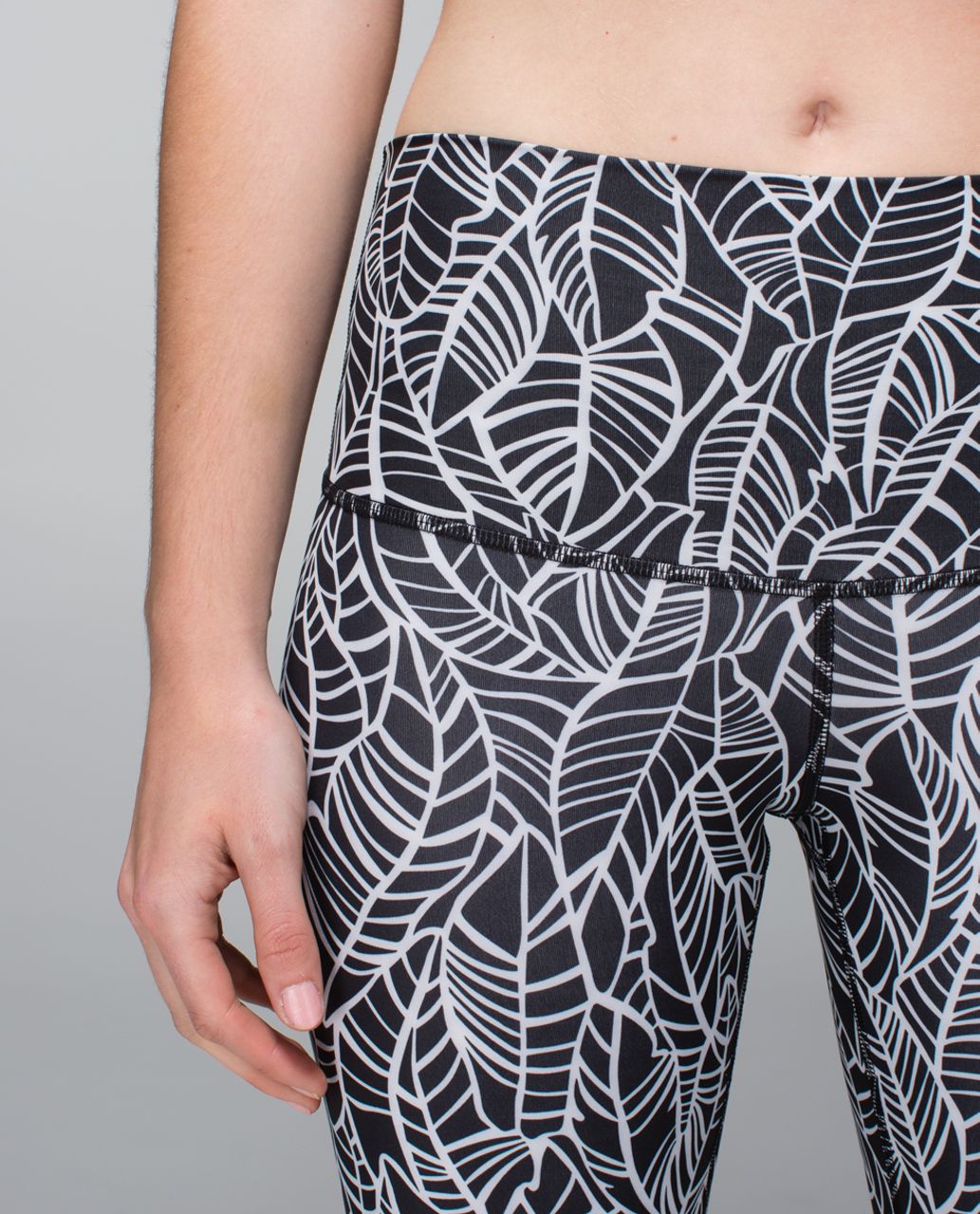 Lululemon Wunder Under Crop II Pretty Plume Angel Wing Black 6 Gray White  Size 4 - $32 - From Gulfcoast