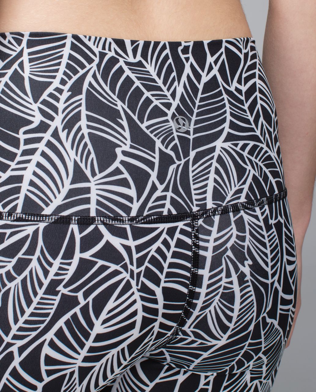 Lululemon Wunder Under Crop II Pretty Plume Angel Wing Black 6 Gray White  Size 4 - $32 - From Gulfcoast