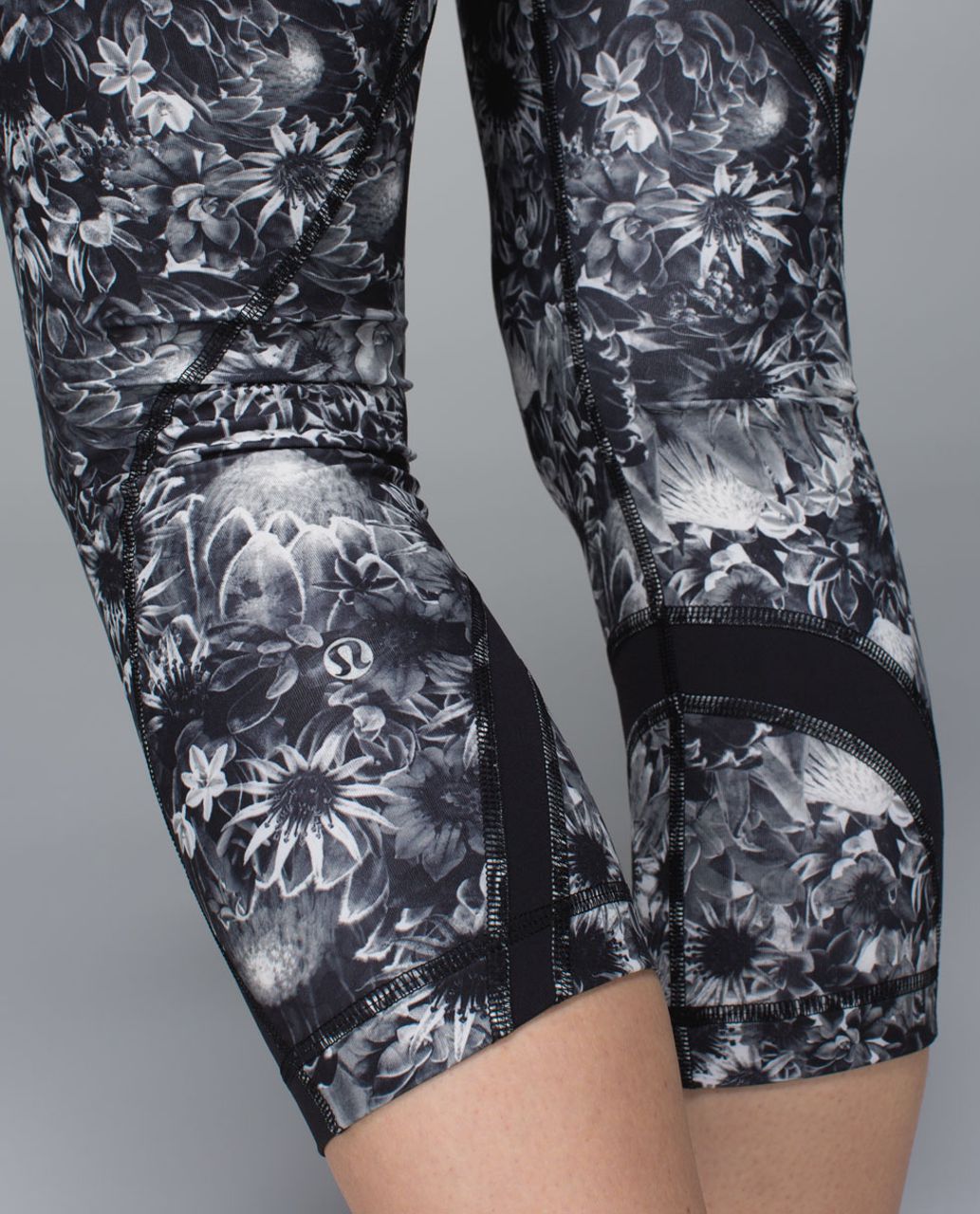 lululemon Up The Pace Flowabunga Legging floral black white Yoga pants Crop  4