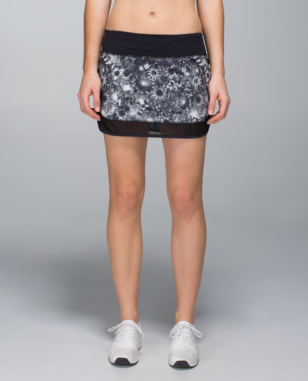 Lululemon Hotty Hot Skirt *4-way Stretch - Flowabunga Black Angel Wing / Black