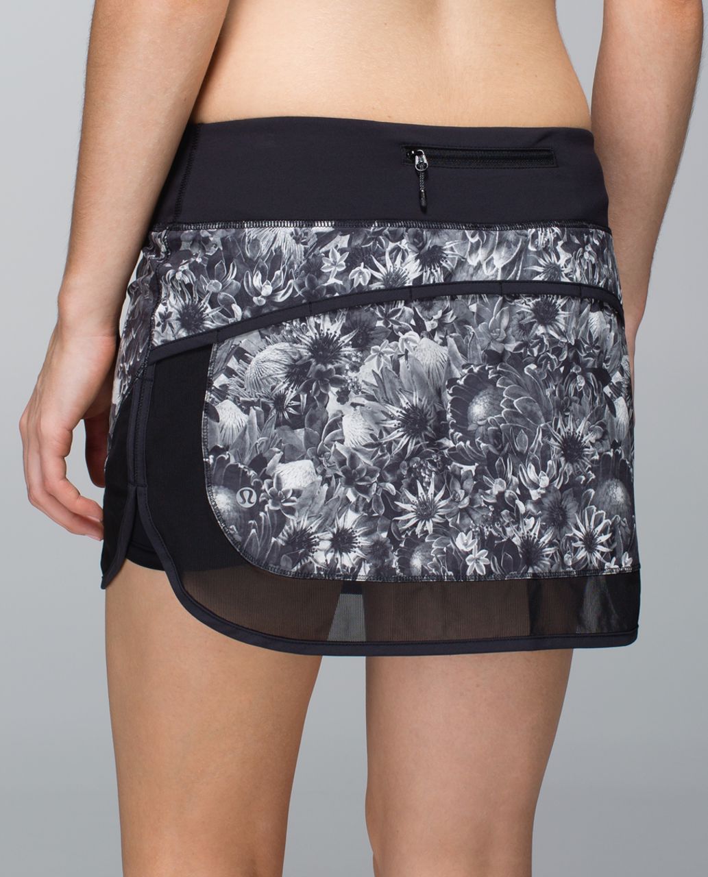 Lululemon Hotty Hot Skirt *4-way Stretch - Flowabunga Black Angel Wing / Black