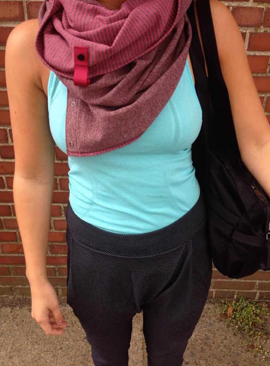 Lululemon Vinyasa Scarf *Rulu - Hyper Stripe Heathered Bordeaux Drama Bumble Berry / Heathered Bordeaux Drama