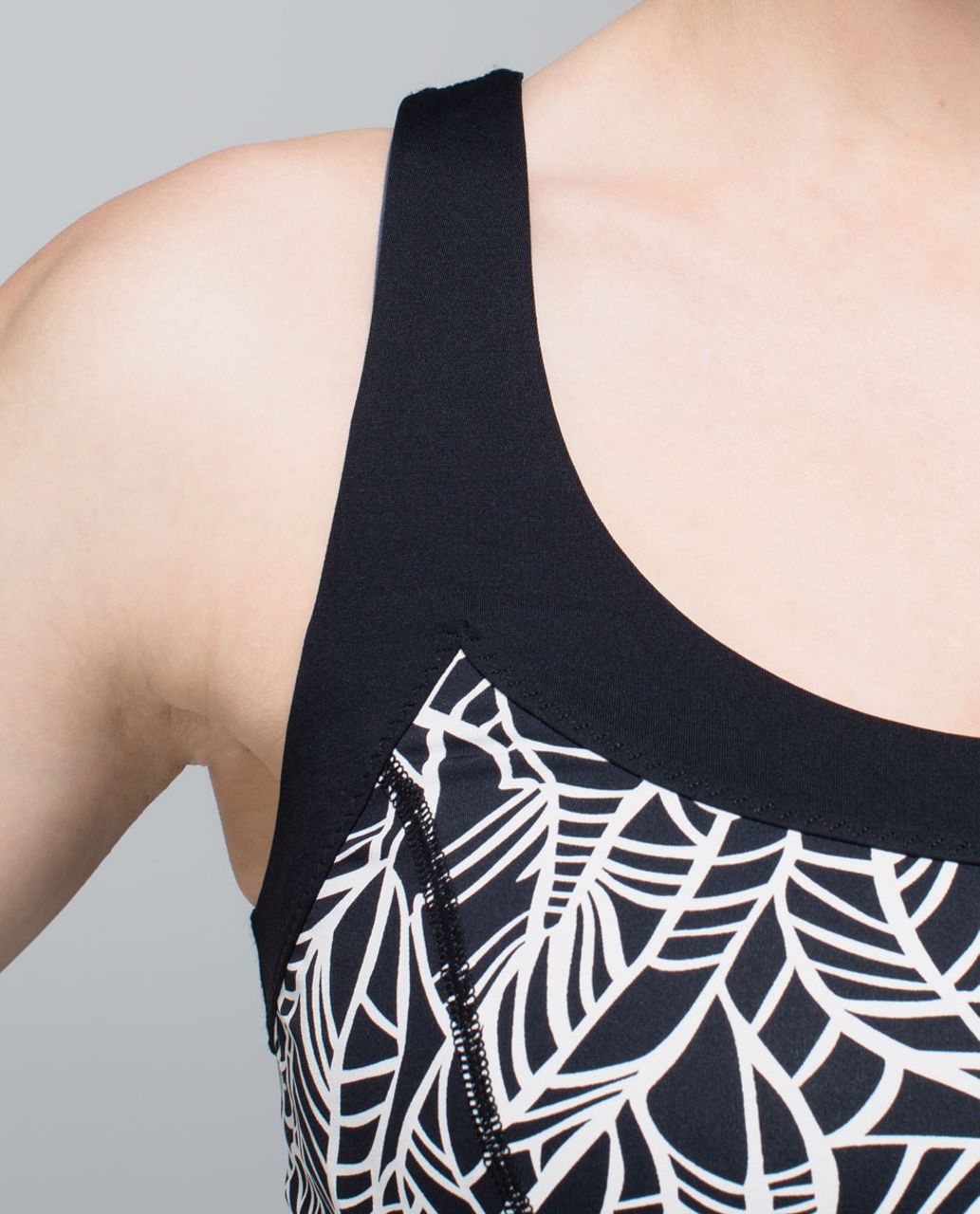 Lululemon Run:  Ta Ta Topper - Black / Pretty Palm Black Angel Wing