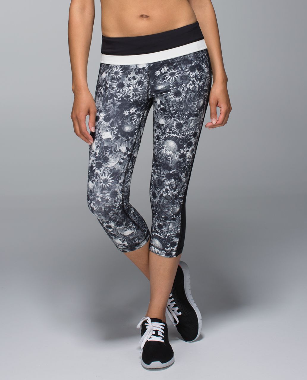 Lululemon Up The Pace Crop - Flowabunga Black Angel Wing / Black / Angel Wing