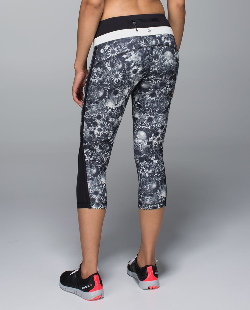 Lululemon Up The Pace Crop - Flowabunga Black Angel Wing / Black / Angel Wing