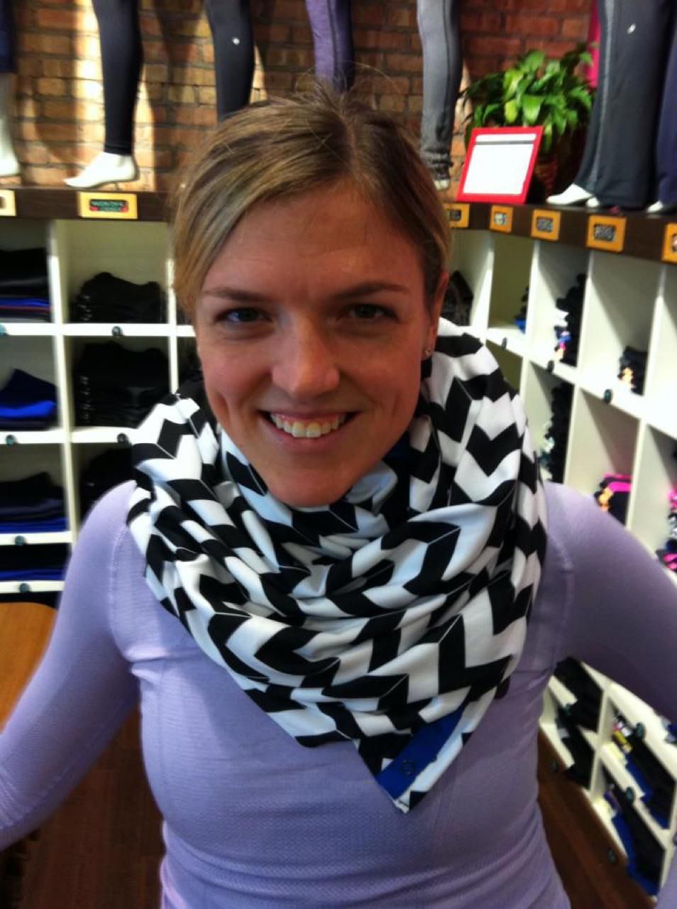 Lululemon Vinyasa Scarf *Luon Light - Arrow Chevron White Black / Black