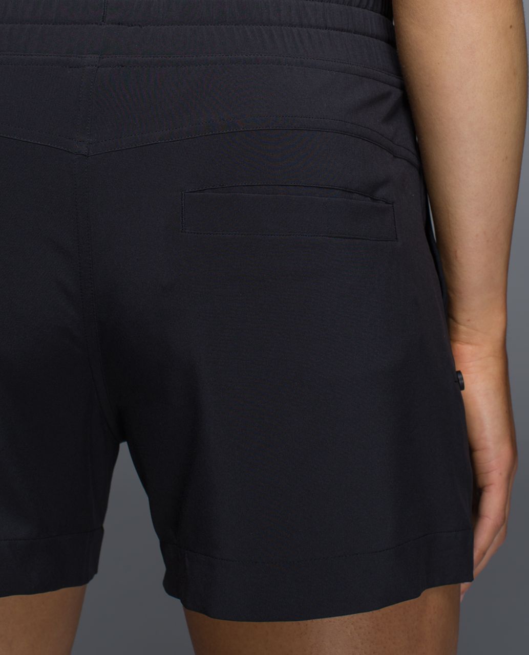 Lululemon Noir Short - Black