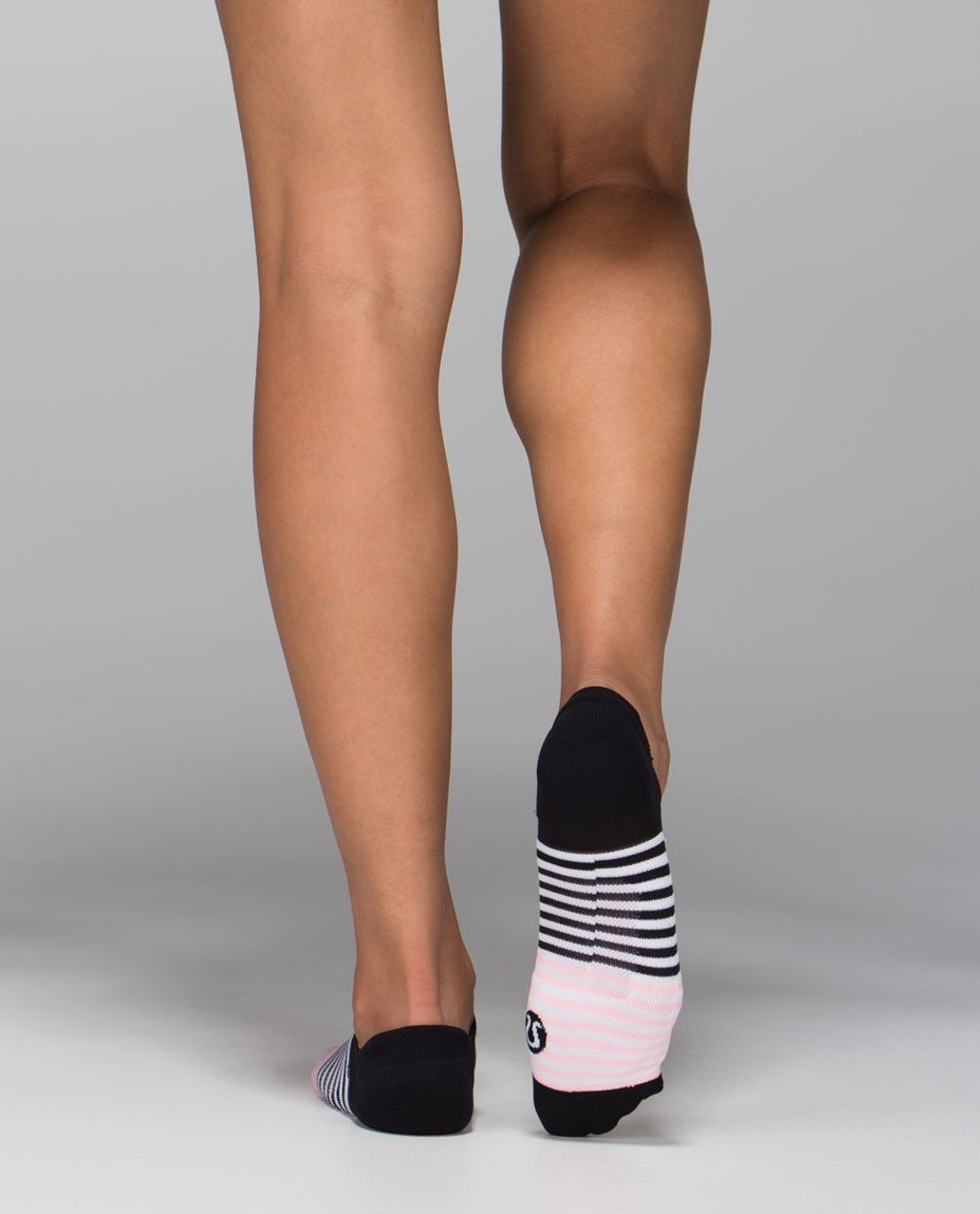Lululemon Women's Ultimate No Show Run Sock *Ergo Toes - 4x4 Stripe Black