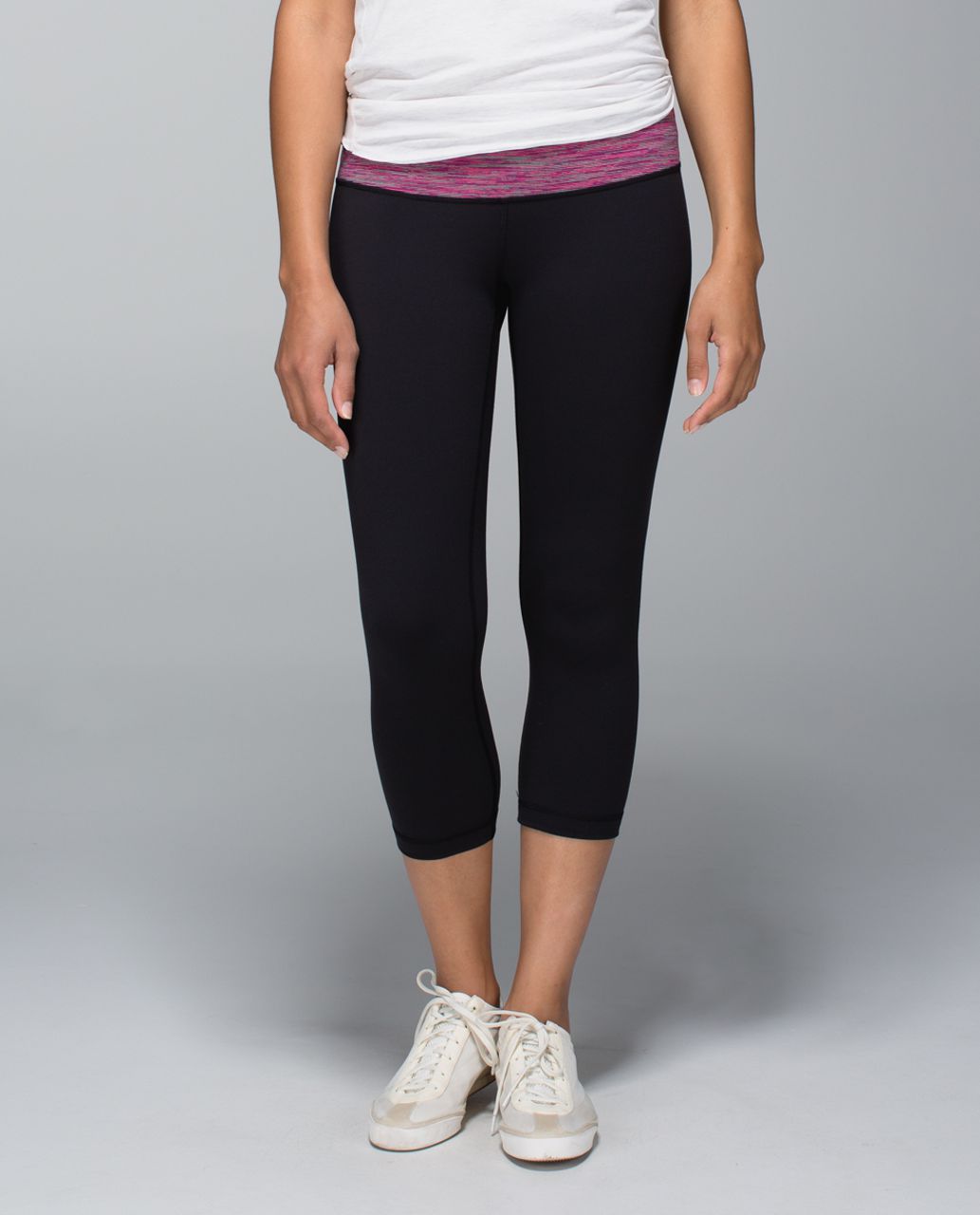 Lululemon Wunder Under Crop *Full-On Luon - Black / Wee Are From Space Jewelled Magenta / Jewelled Magenta