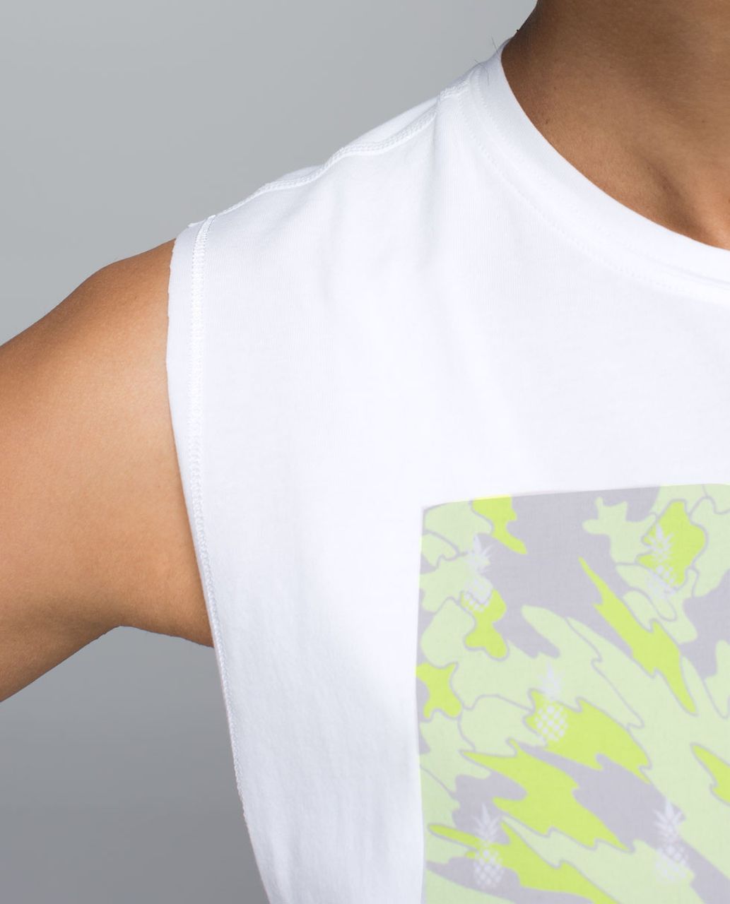 Lululemon Muscle Hustle Tee - White /  Green