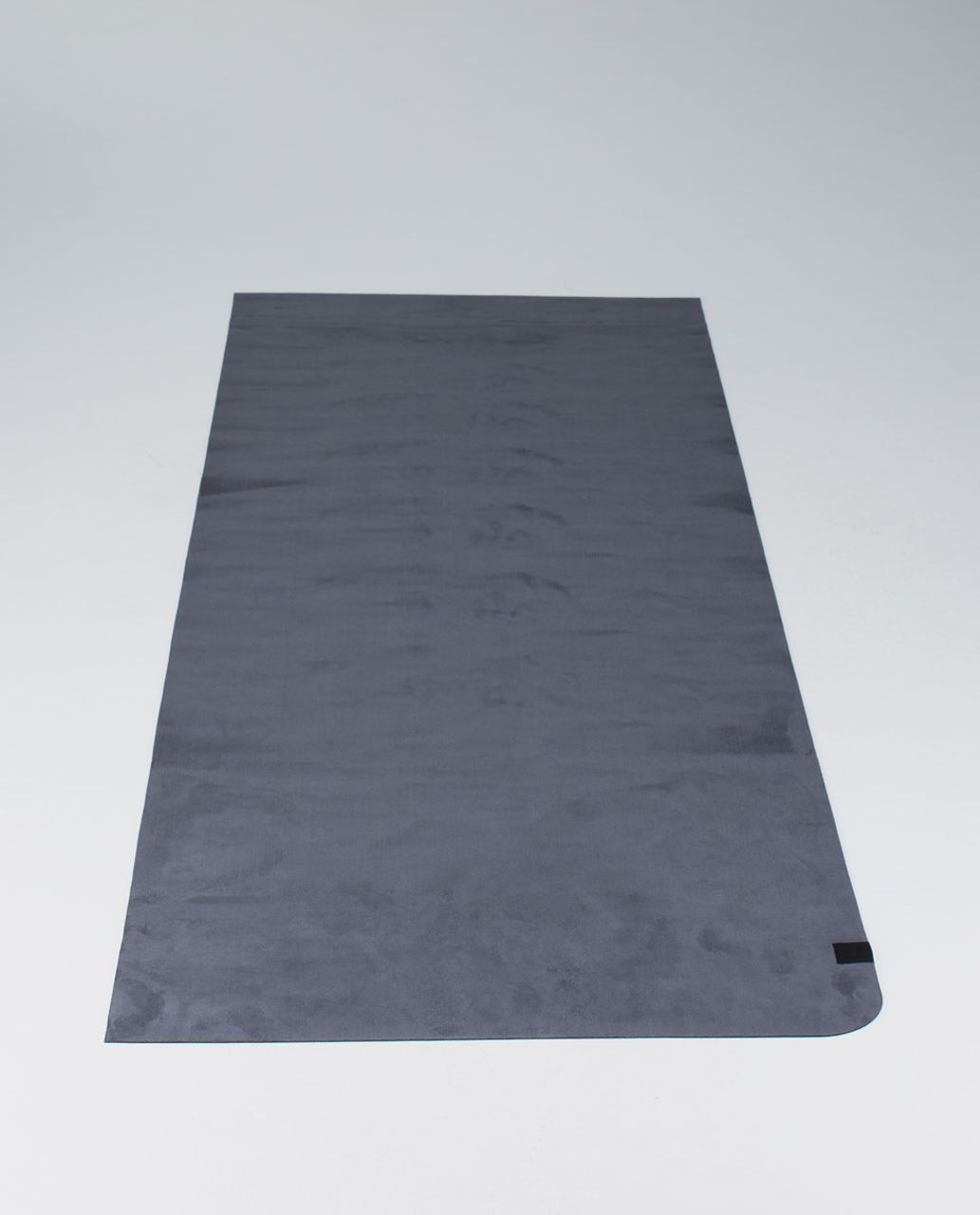 Lululemon The Hot (Towel) Mat - Paris Perfection / Deep Coal