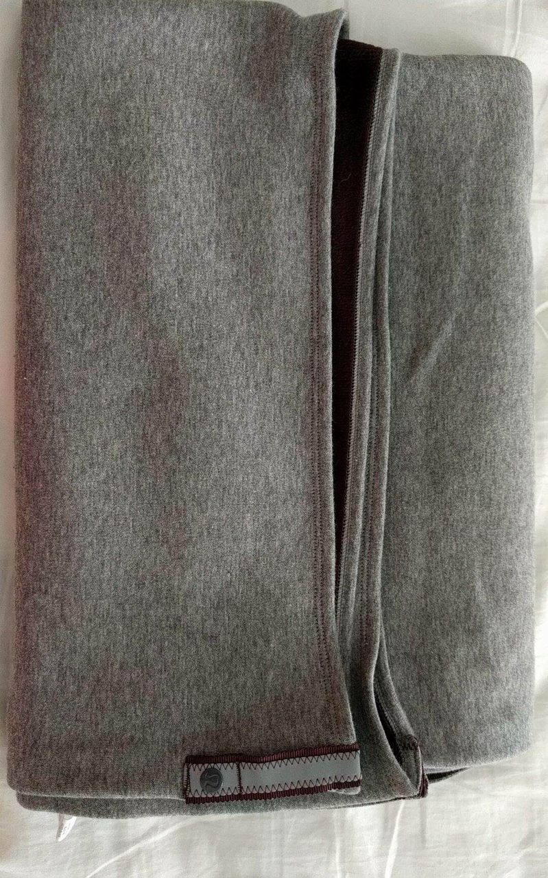 Lululemon Vinyasa Scarf *Velour - Heathered Slate / Bordeaux Drama