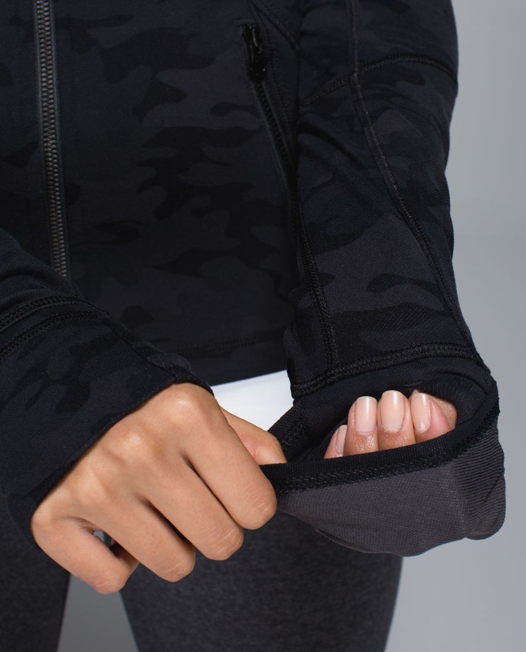 Lululemon Forme Jacket *Cuffins - Savasana Camo 20cm New Black / Soot