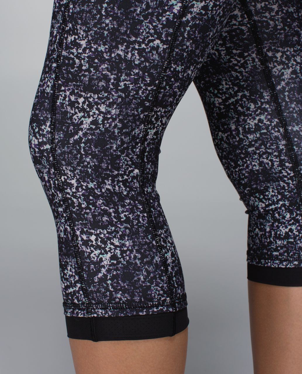 Lululemon Illumina Crop *Print - Rocky Road Sand Dune Ground / Black