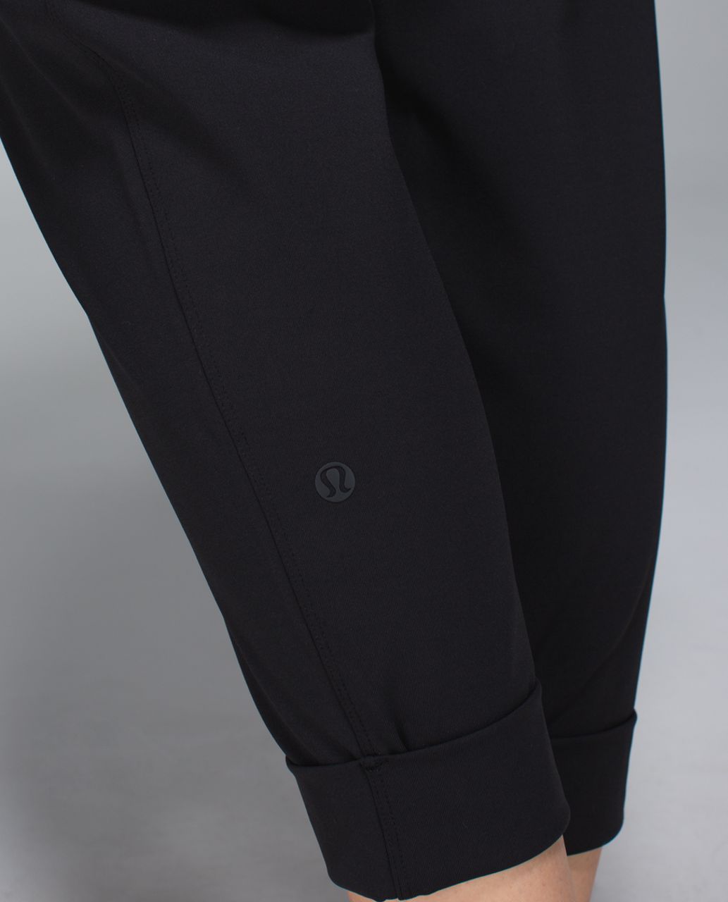 Lululemon Jet Crop (Slim) *Luxtreme - Black - lulu fanatics  Workout  clothes, Trendy fashion women, Womens fashion casual