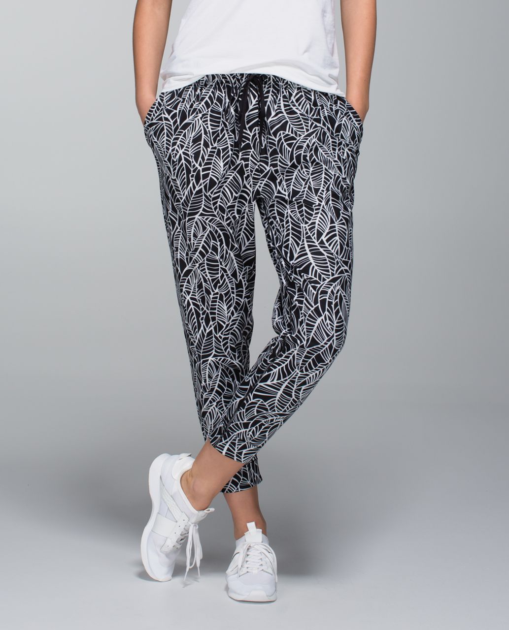 Lululemon Jet Crop *Print - Pretty Palm Black Angel Wing