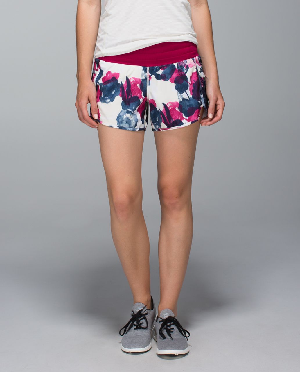 Lululemon Tracker Short II *4-way Stretch - Inky Floral Ghost Inkwell Bumble Berry / Bumble Berry