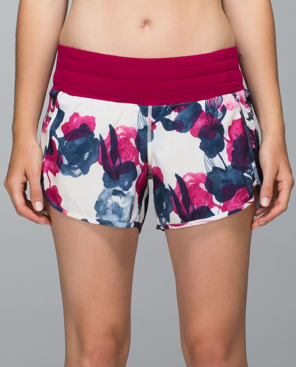 Lululemon Tracker Short II *4-way Stretch - Inky Floral Ghost Inkwell Bumble Berry / Bumble Berry