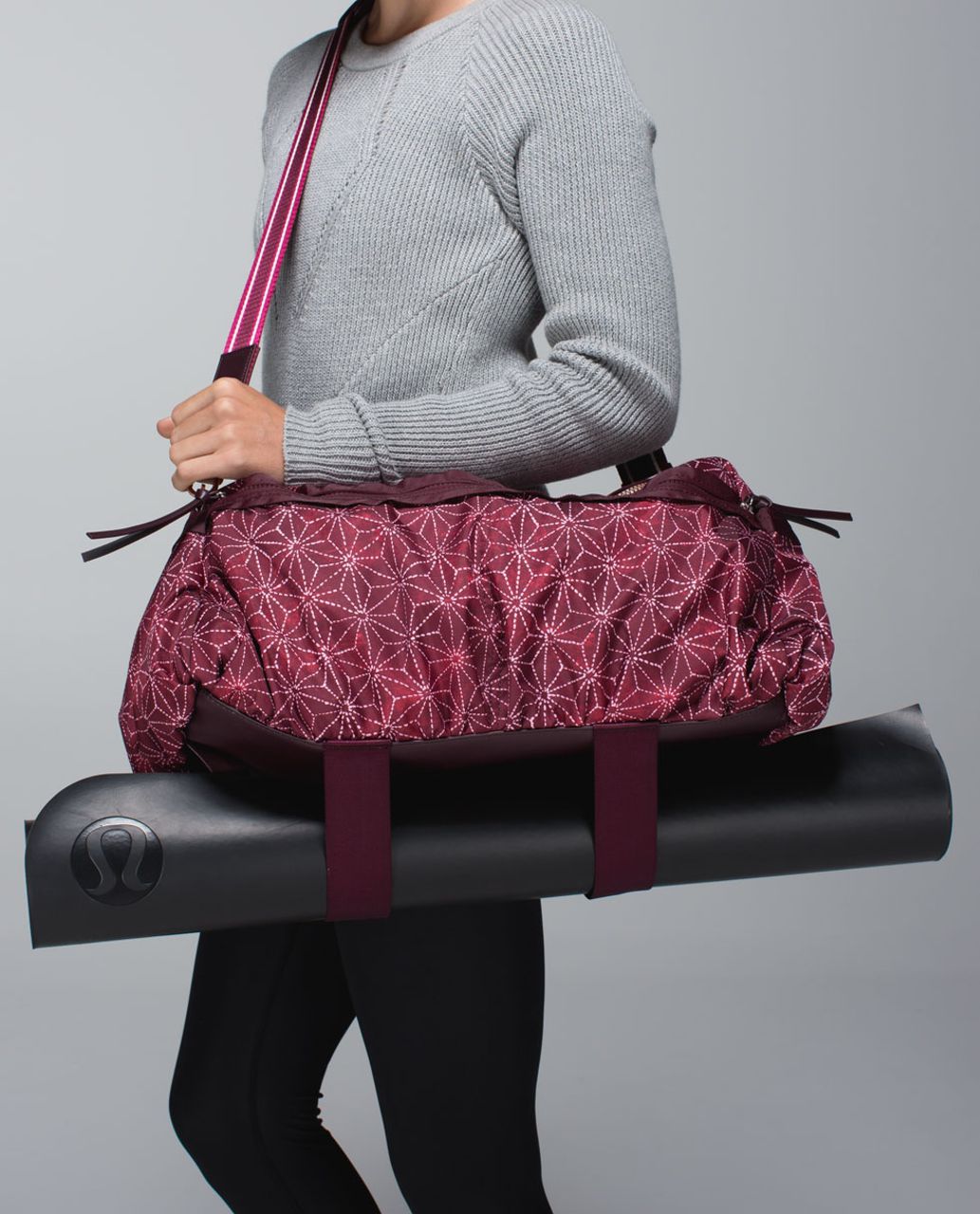 Lululemon Gym To Win Duffel *Polyester - Exploded Sachico Star Bordeaux Drama Ghost / Bordeaux Drama