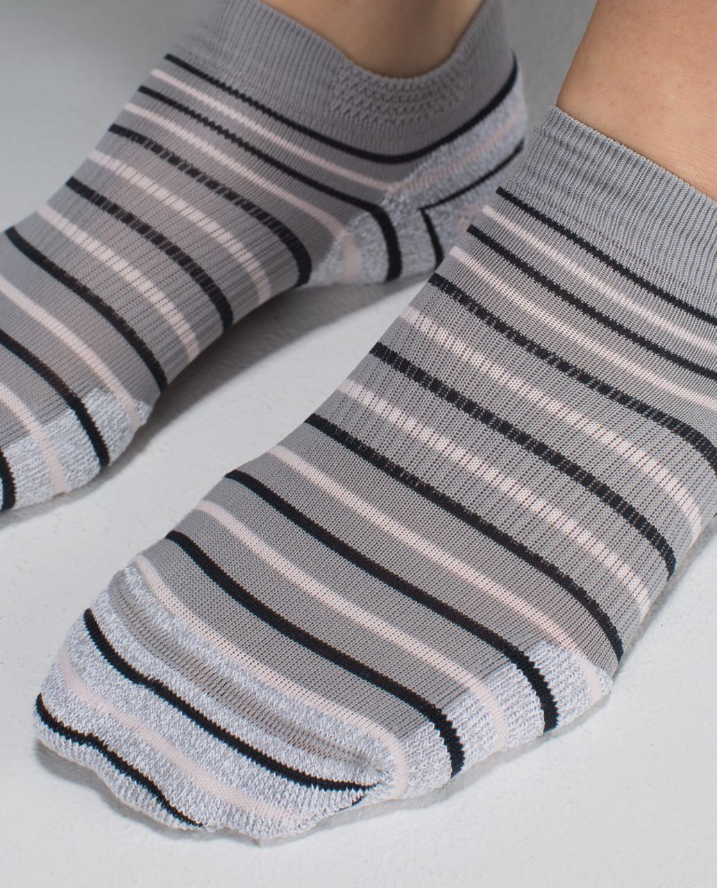 Lululemon Women's Ultimate Padded Run Sock - 4x10 Ambient Grey