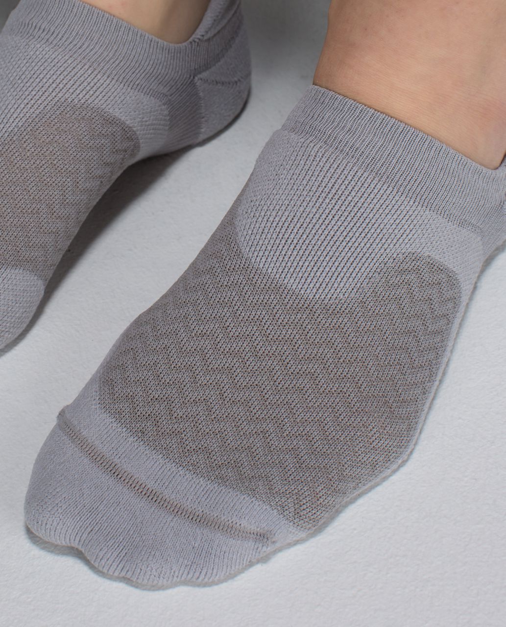 Lululemon Women's Ultimate No Show Run Sock *Silver - Classif Chevron Ambient Grey