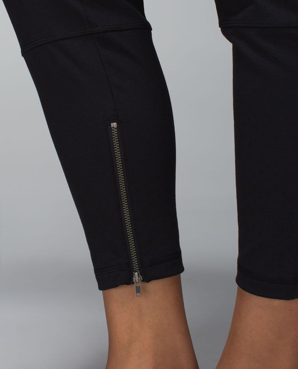 Lululemon Om & Roam Untight Tight - Shine Dot Black / Black