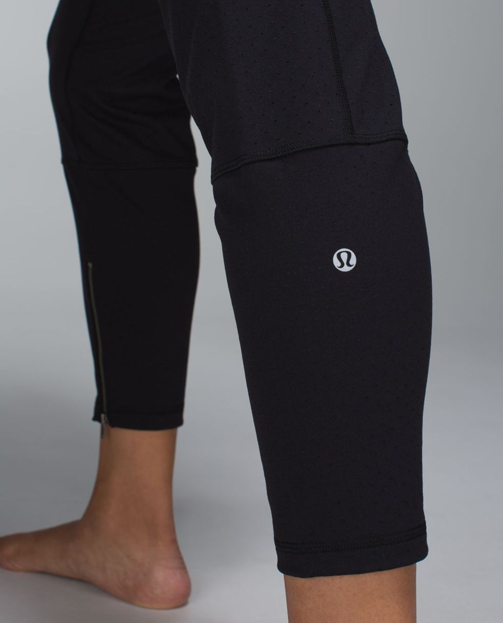 Lululemon Om & Roam Untight Tight - Shine Dot Black / Black