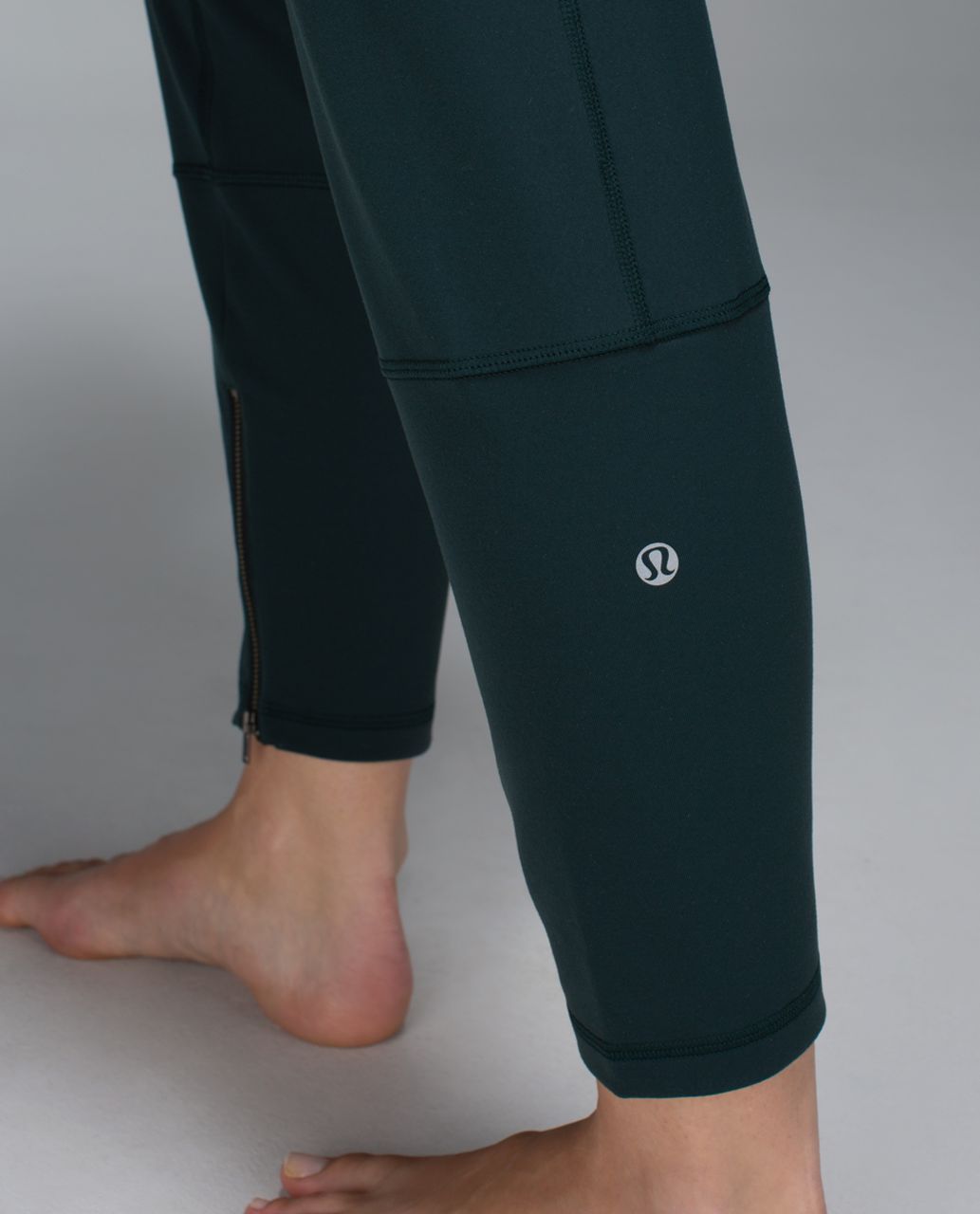 Lululemon Om & Roam Untight Tight - Fuel Green