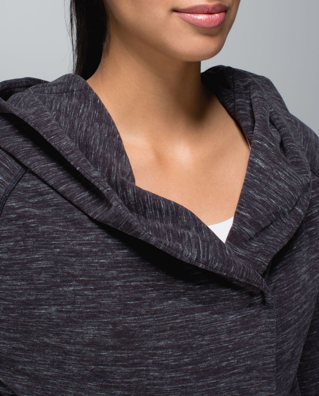 https://storage.googleapis.com/lulu-fanatics/product/18409/1280/lululemon-find-your-centre-wrap-heathered-marled-black-black-15150-110198.jpg