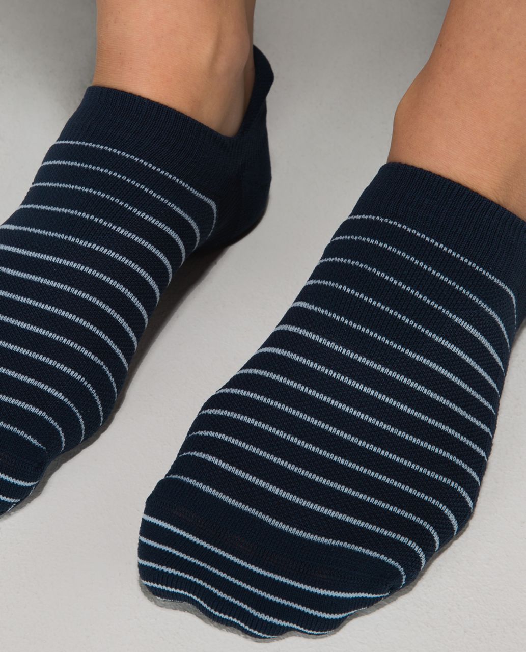 Lululemon Women's Ultimate No Show Run Sock *Ergo Toes - 2x8 Stripe Inkwell