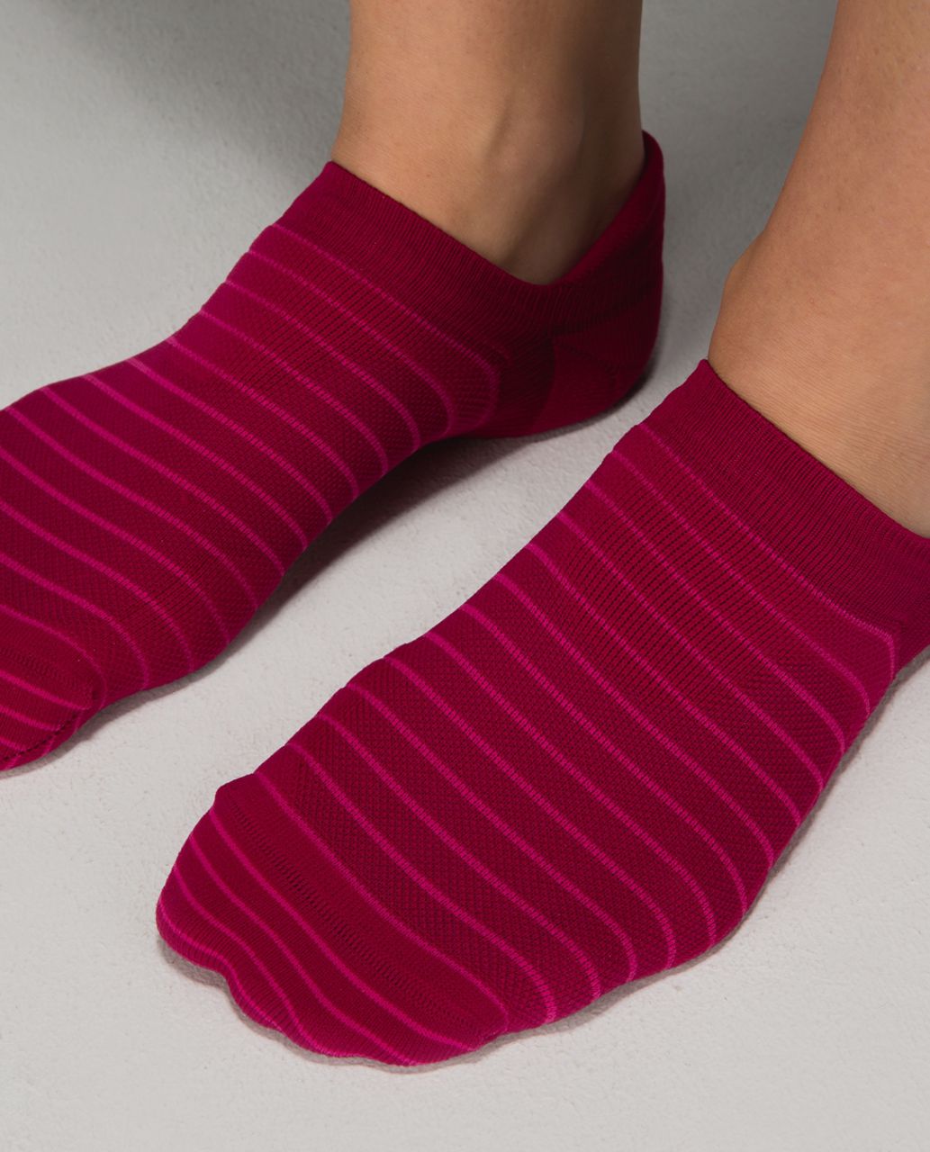 Lululemon Women's Ultimate No Show Run Sock *Ergo Toes - 2x8 Stripe Bumble Berry