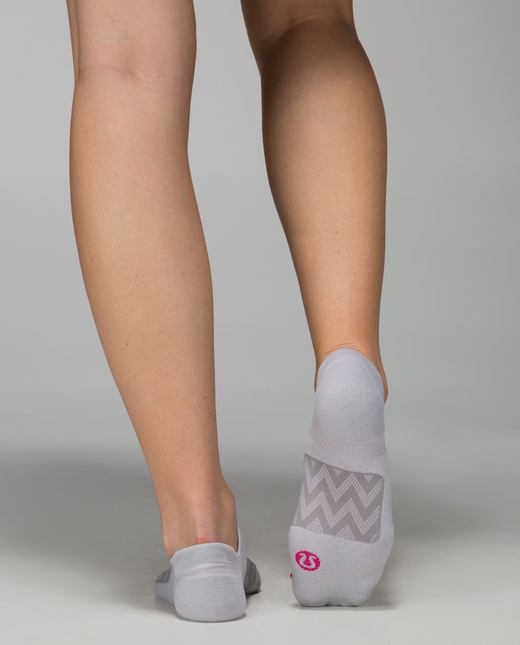 Lululemon Women's Ultimate No Show Run Sock *Ergo Toes - Chevron Mesh Ambient Grey