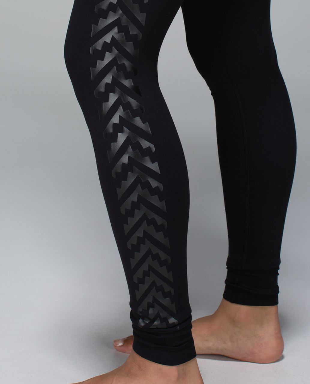 Lululemon Wunder Under Crop II Full-On Luxtreme Size 8 Geometric Print  Leggings