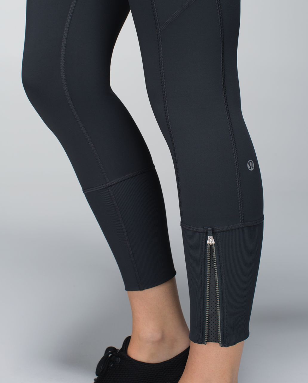 Lululemon Rebel Runner Crop - Deep Coal / Heathered Slate