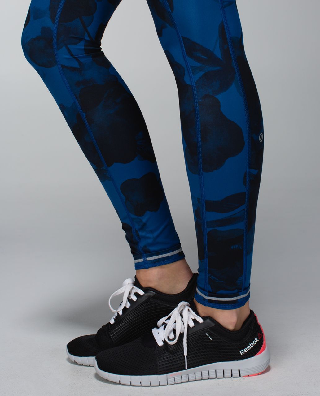 Lululemon Speed Tight II Blue Floral Luxtreme Leggings 5 Pockets Sz 6 Pants