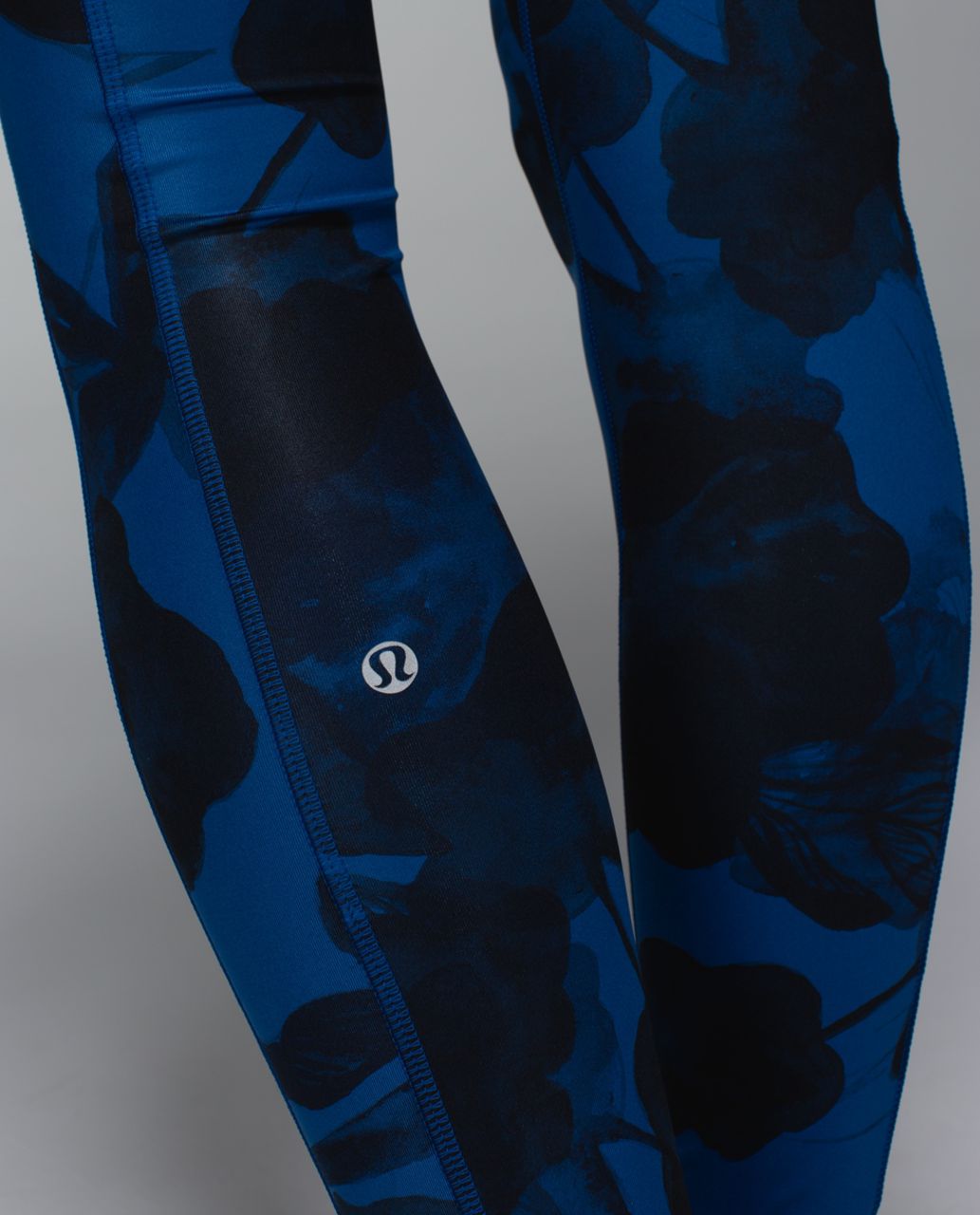 Lululemon Speed Tight II Blue Floral Luxtreme Leggings 5 Pockets Sz 6 Pants