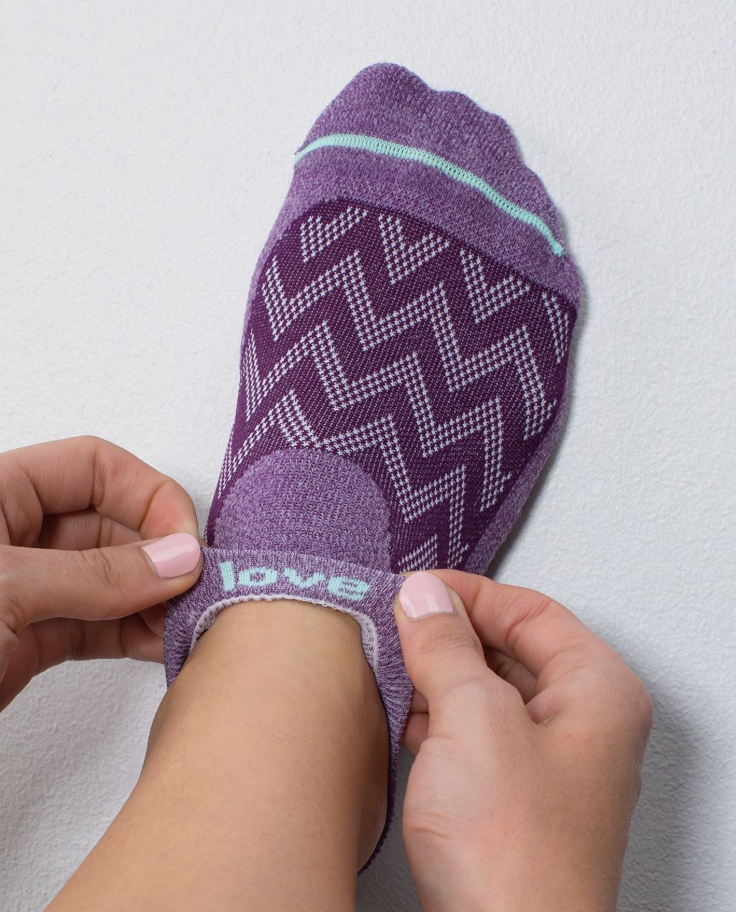 Lululemon Women's Ultimate No Show Run Sock - Chevron Mesh Berry Yum Yum