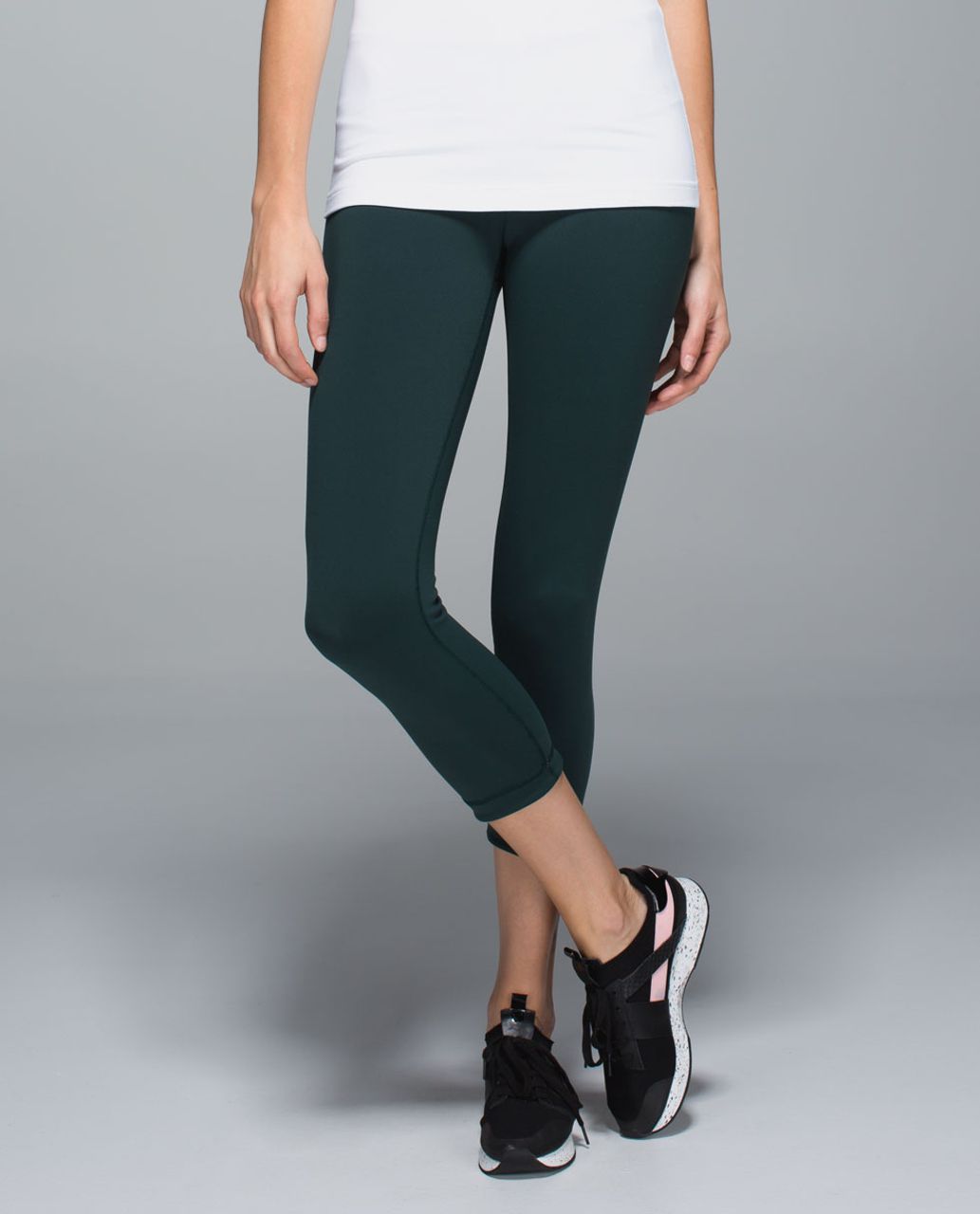 Lululemon Wunder Under Crop (Reversible) - Fuel Green / Black