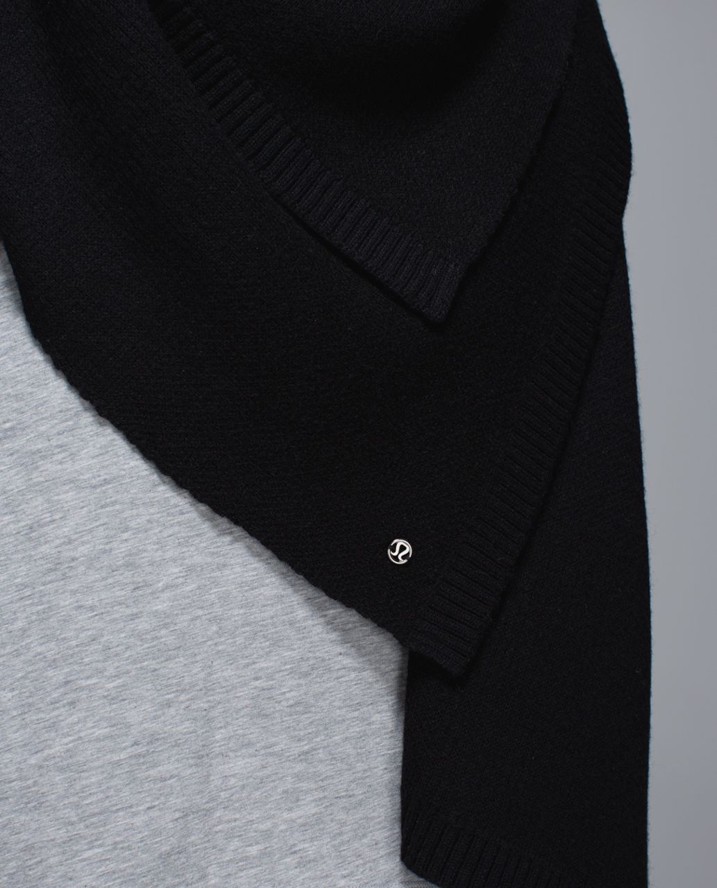 Lululemon Bundle Up Scarf - Black /  Heathered Black