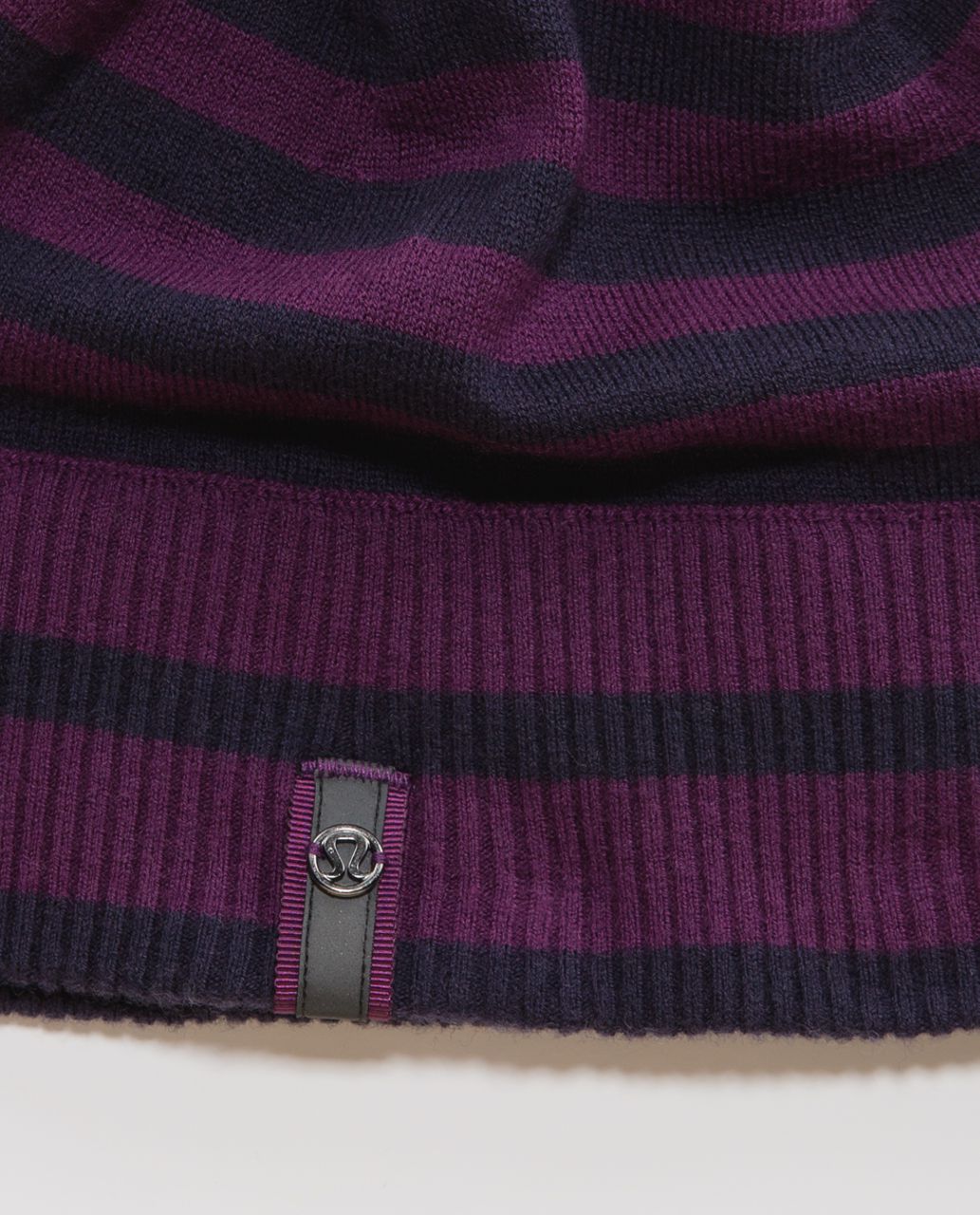 Lululemon Vite Vite Run Toque - Berry Yum Yum / Black Grape