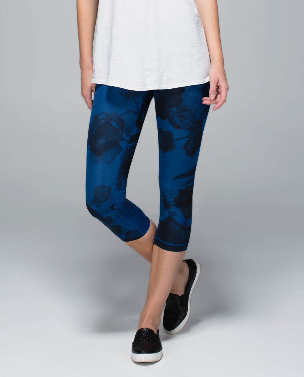 Lululemon Inky Blue Black Floral leggings bottoms 4 print crop