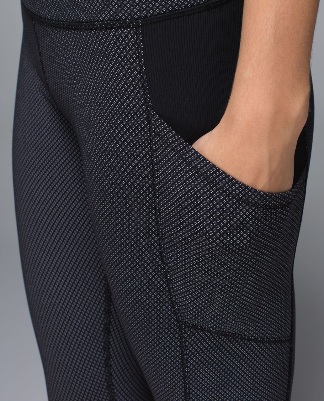 Lululemon En Route Crop - Diamond Dot Black White / Black