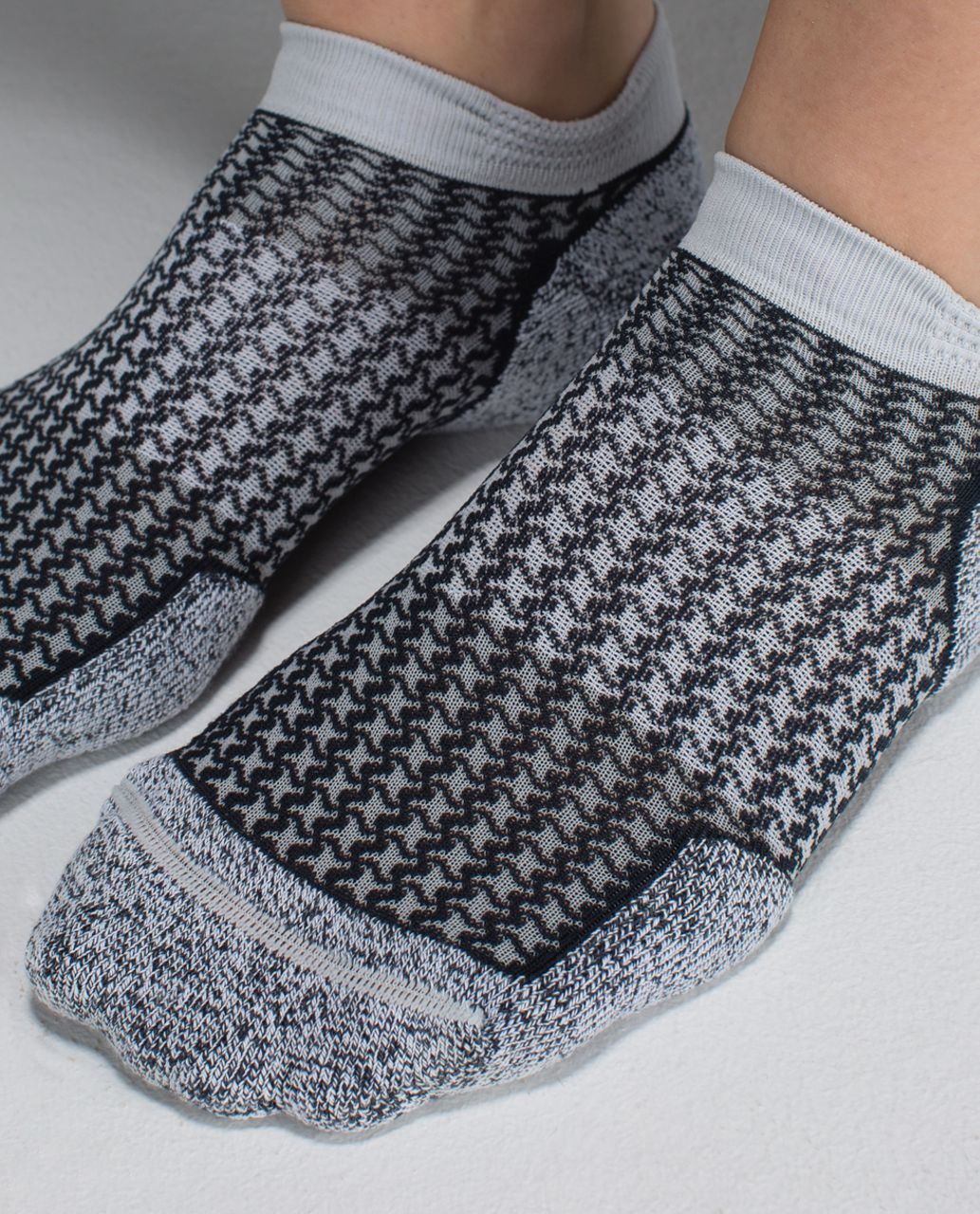 Lululemon Women's Ultimate Padded Run Sock - Houndstooth Silverspoon