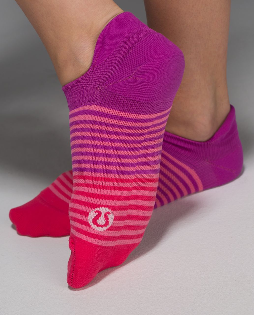 Lululemon Women's Ultimate No Show Run Sock *Ergo Toes - 4x4 Stripe Boom Juice Ultra Violet