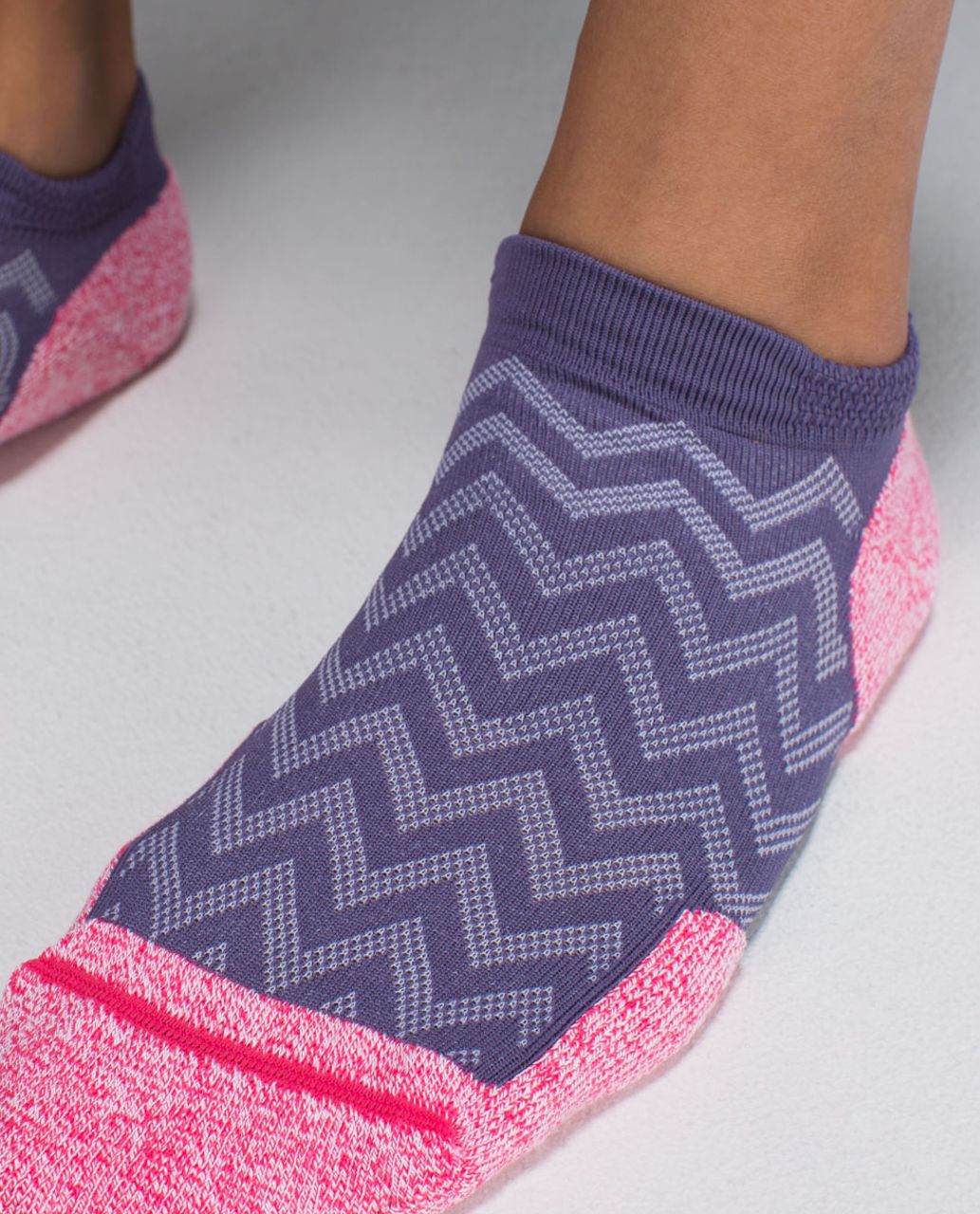 Lululemon Women's Ultimate Padded Run Sock - Chevron Mesh Nightfall Boom Juice