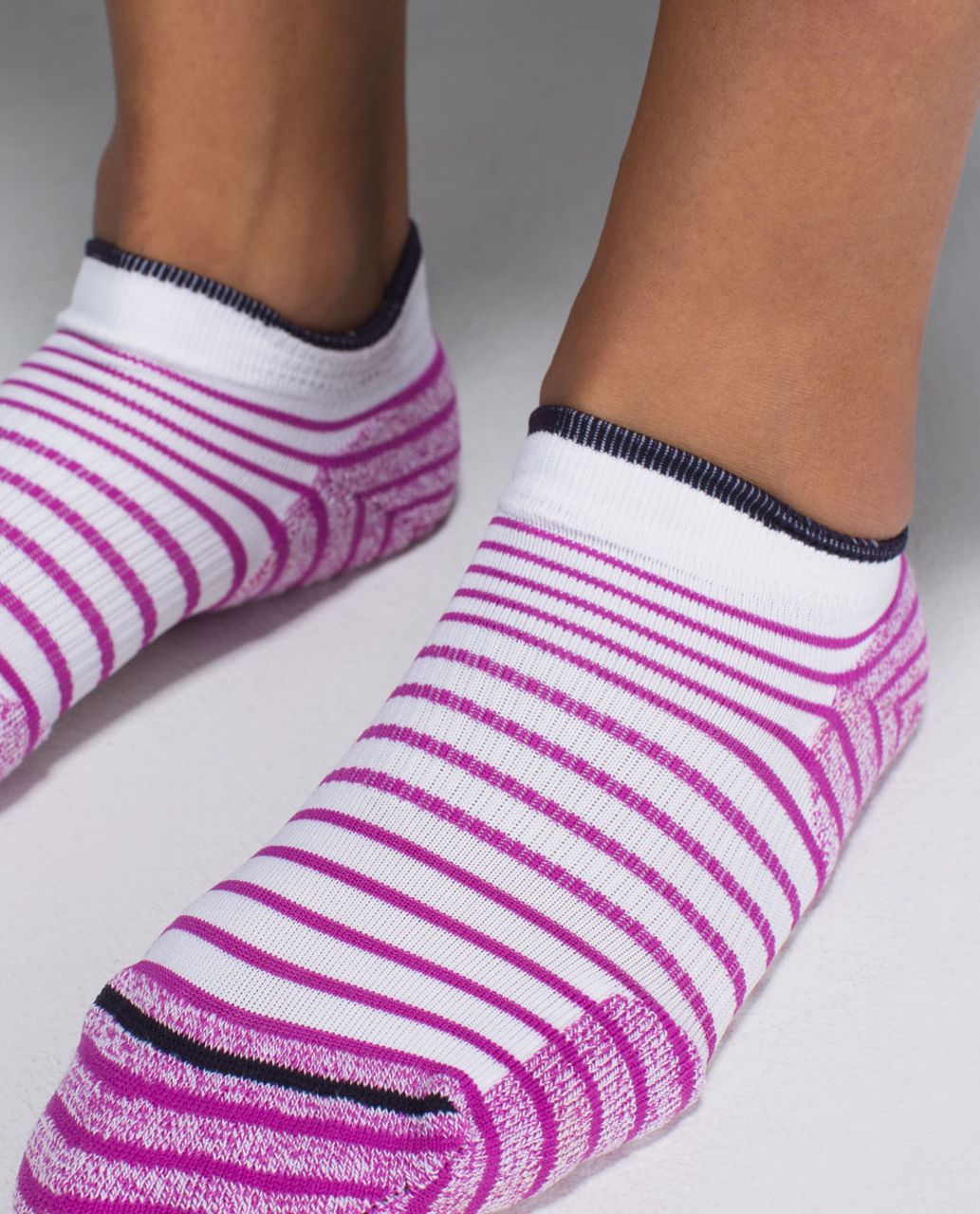 Lululemon Women's Ultimate Padded Run Sock - 4x10 Stripe Ultra Violet White