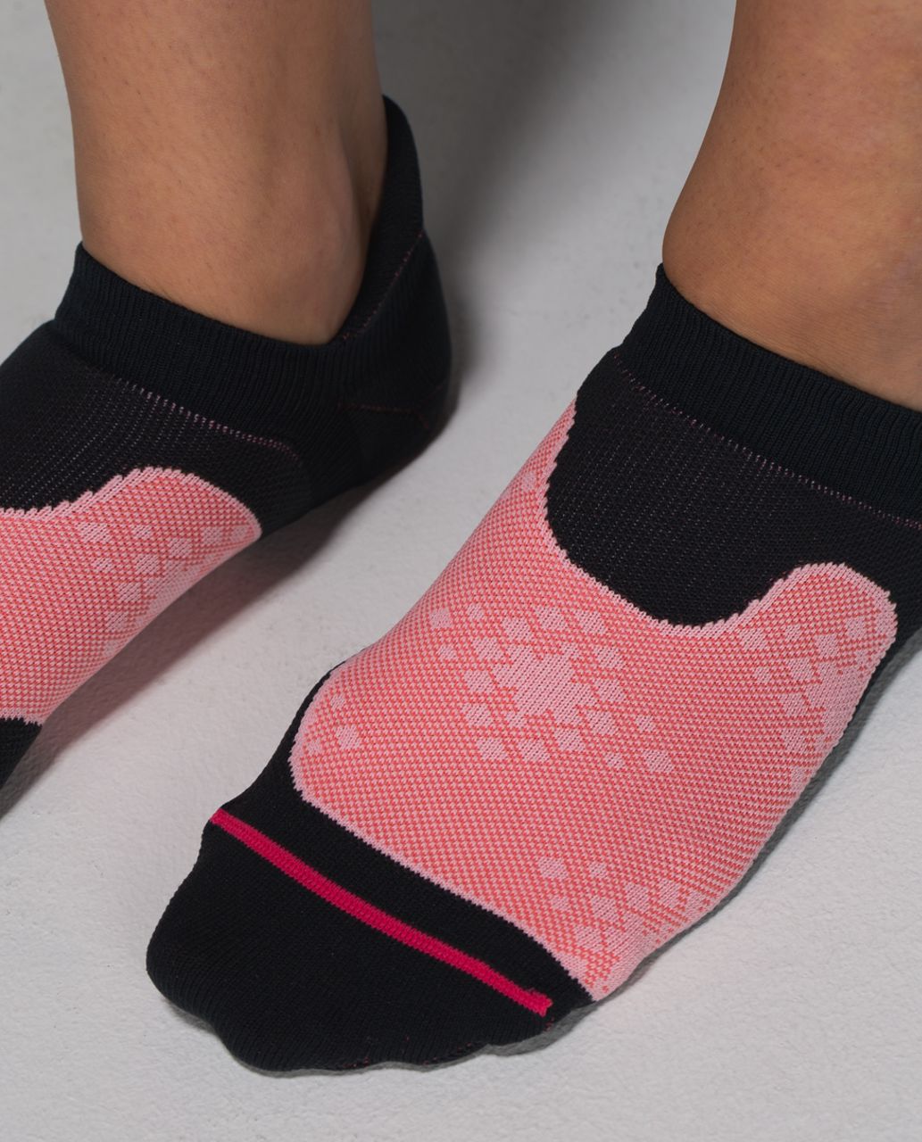 Lululemon Women's Ultimate No Show Run Sock *Ergo Toes - Diamond Petal Deep Coal Rose Bud