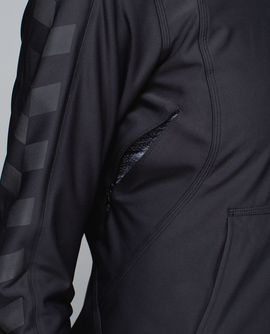 Lululemon Feelin' Frosty Softshell - Black