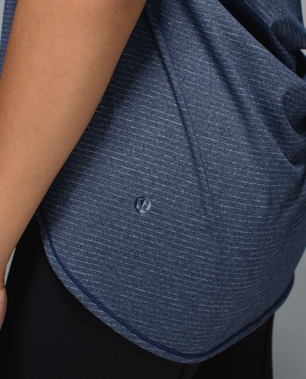 Lululemon Yogi Muscle Tee - Heathered Inkwell